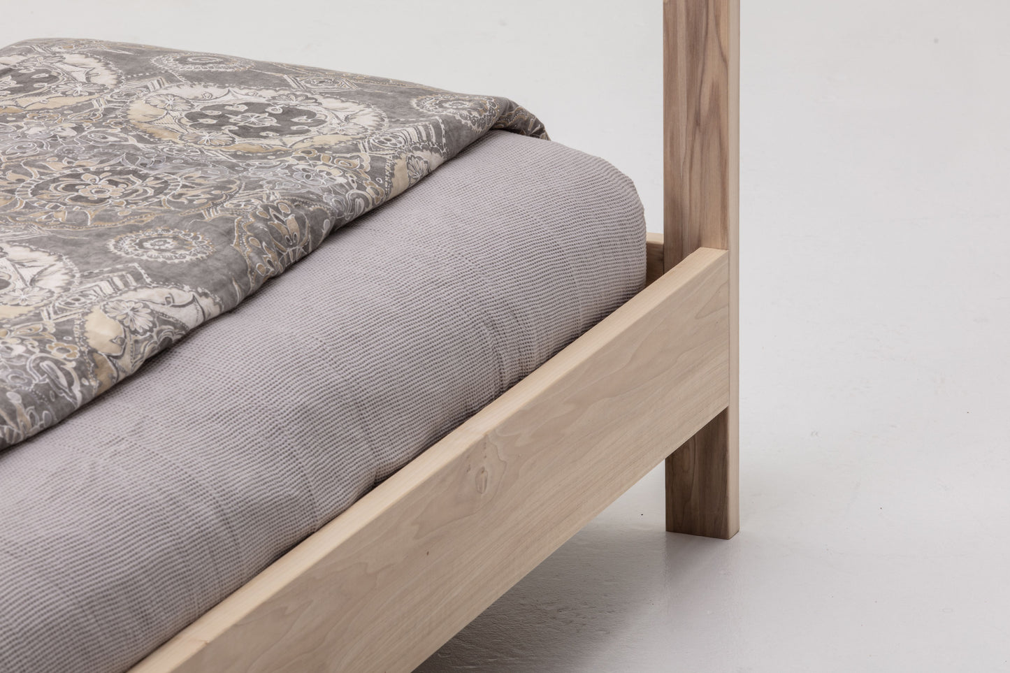King-canopy-bed-canopy-bottom