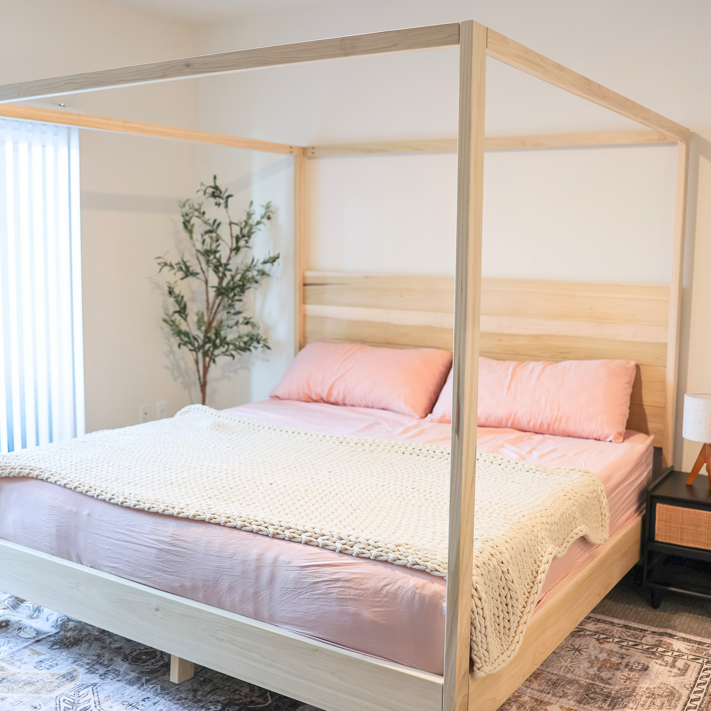 King-canopy-bed-lifestyle