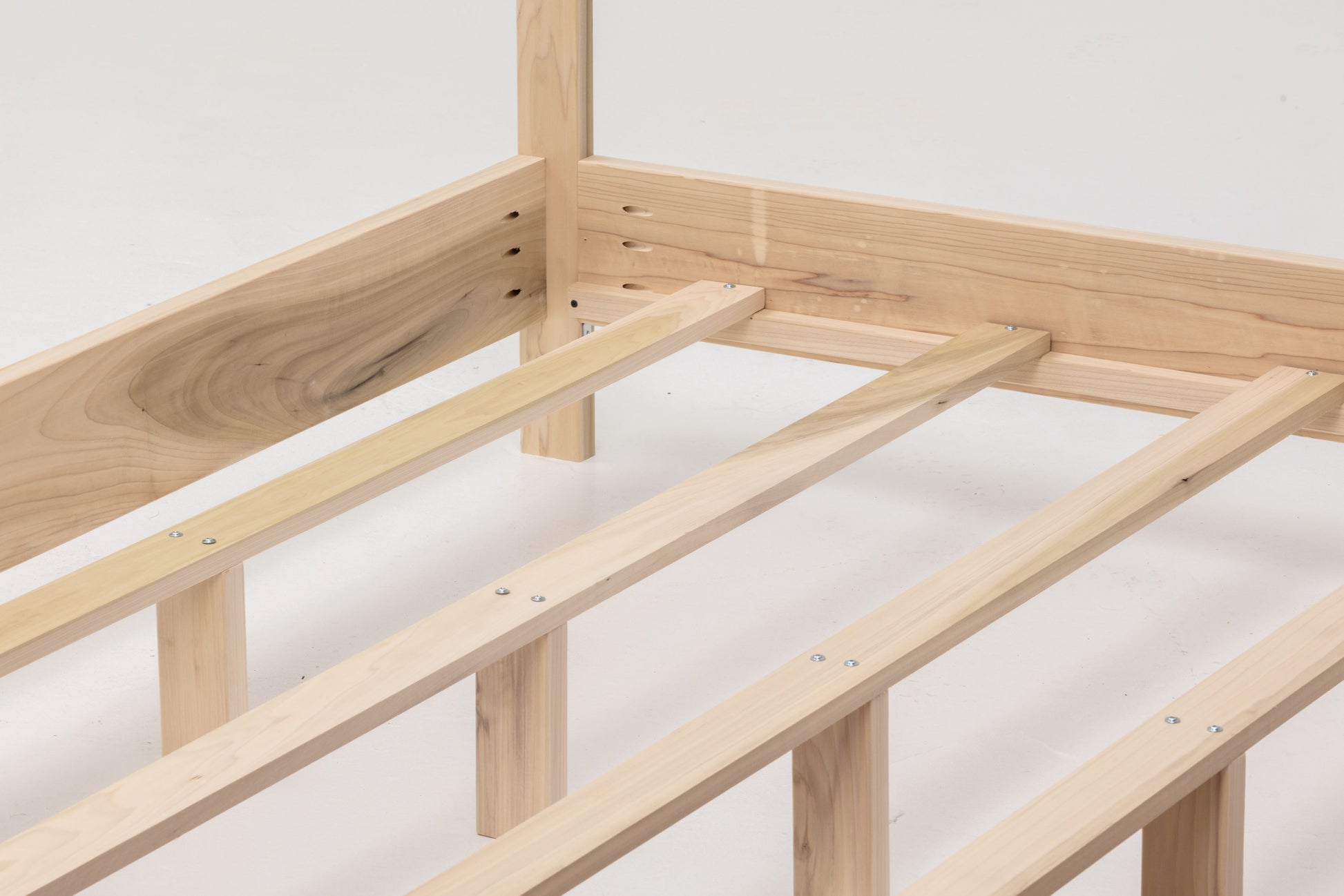 King-canopy-bed-slats-detail
