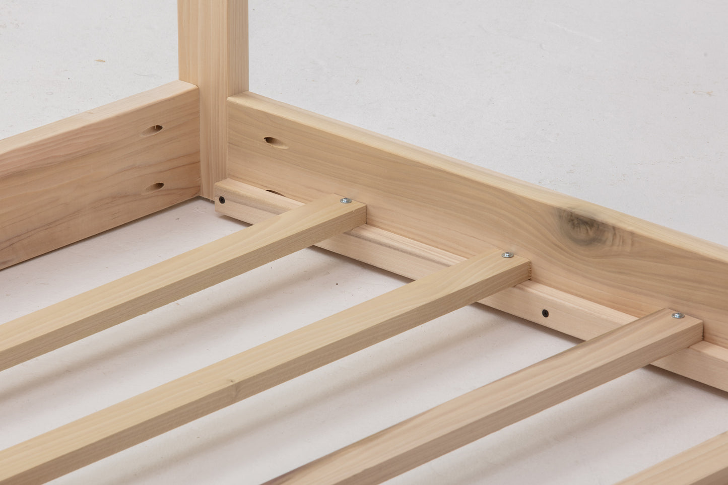 bunk-bed-detail-slats-bunk-solid-wood