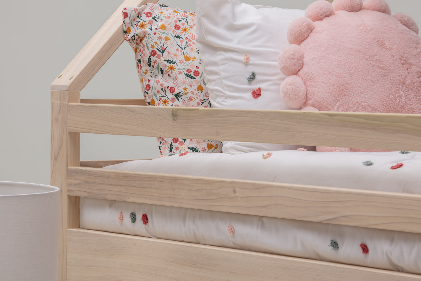 bunk-bed-detail-top-rails-solid-wood