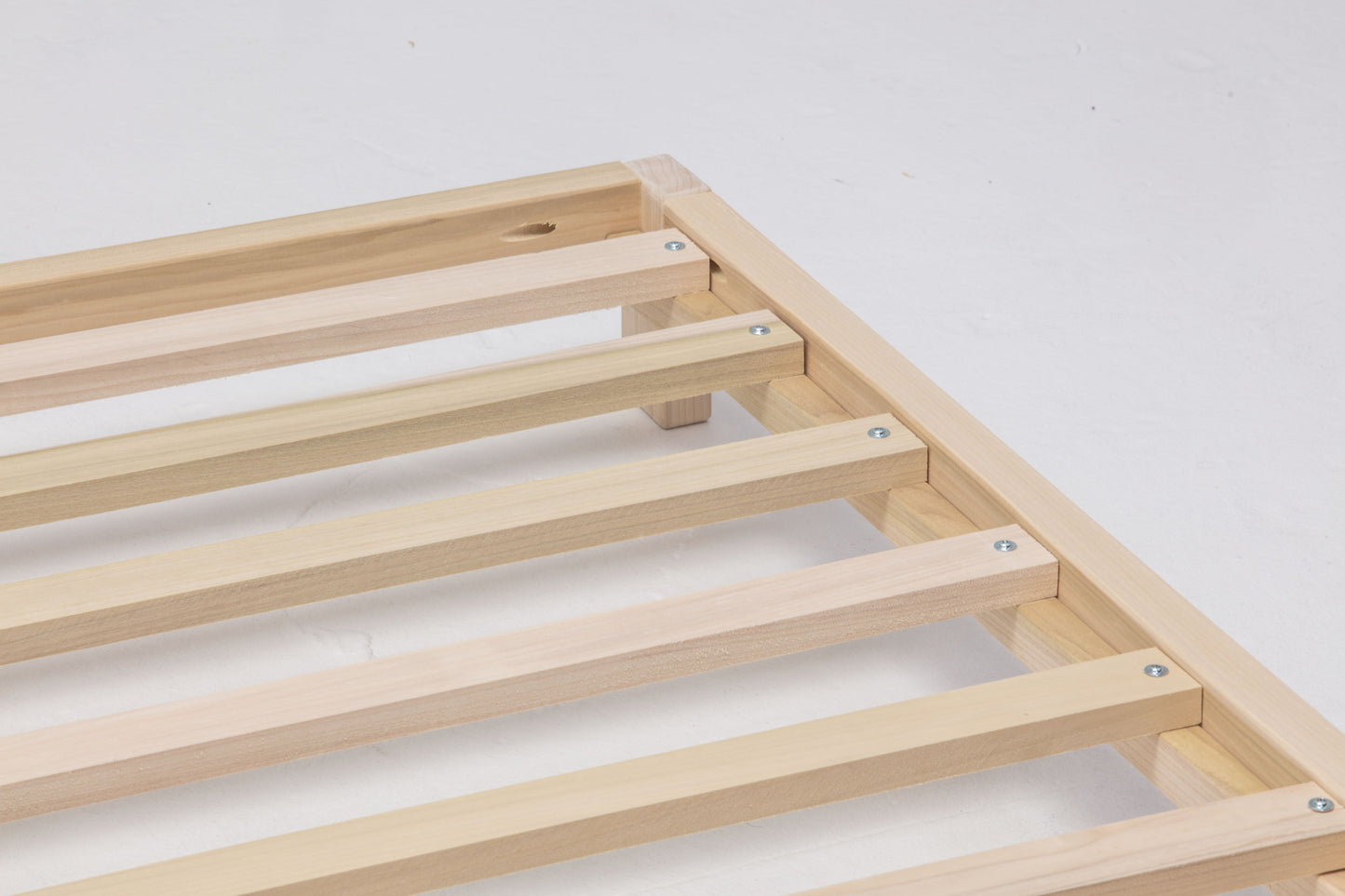 detail-shot-platform-bed