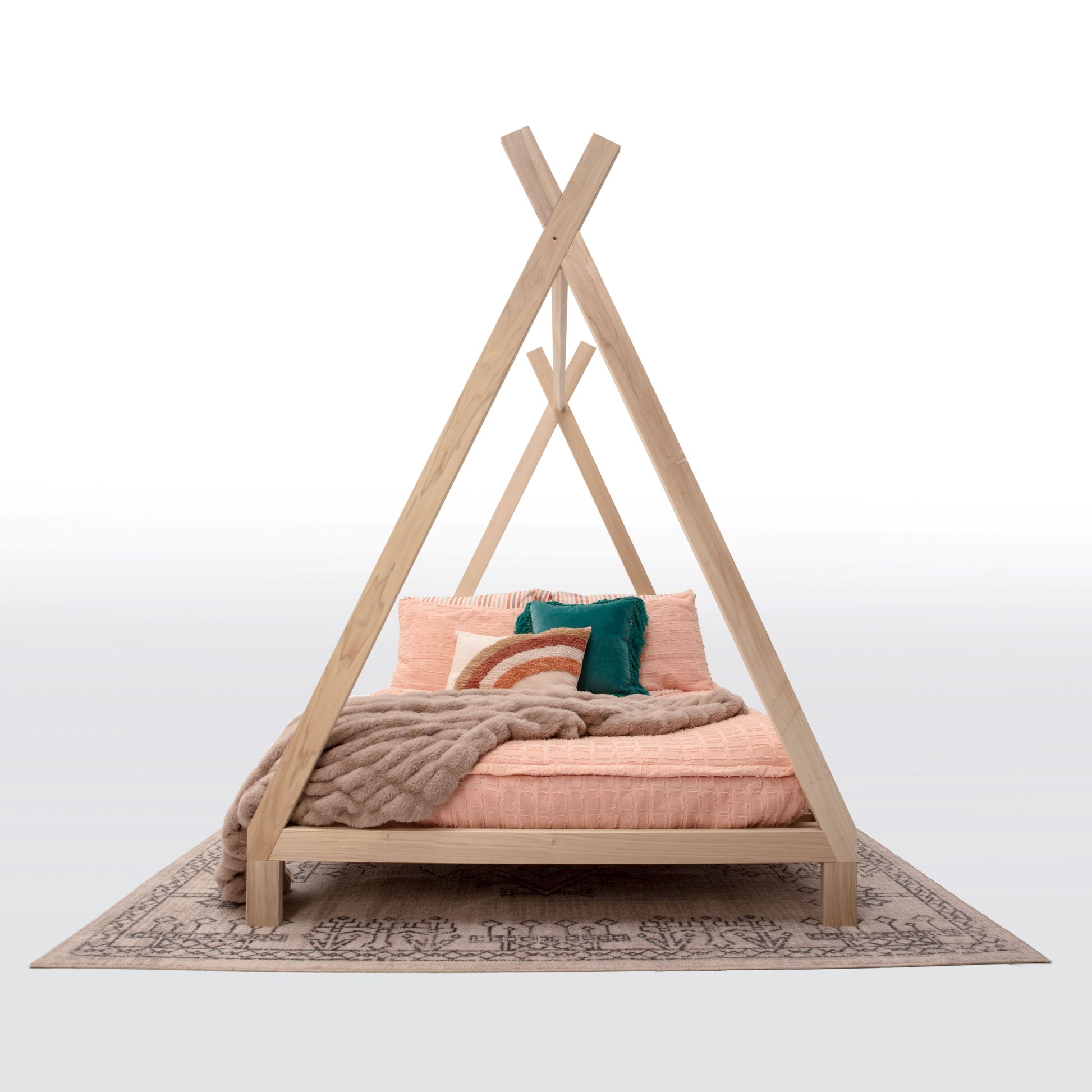 glacier-teepee-bed-solid-wood-front