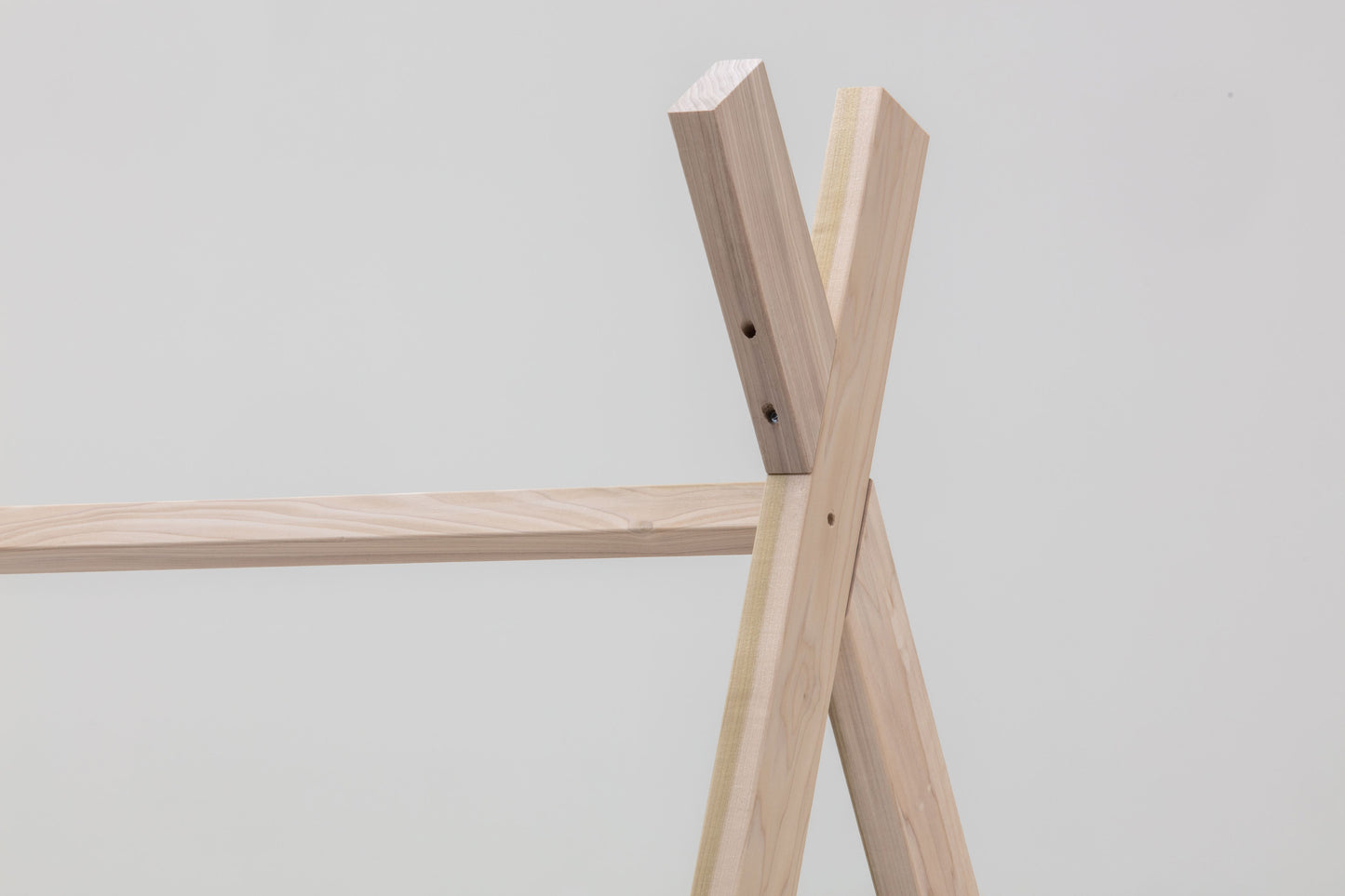 twin-teepee-bed-solid-wood-detail